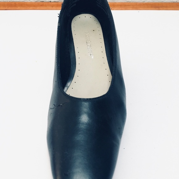 Black Leather 2 in Pump - Picture 5 of 7